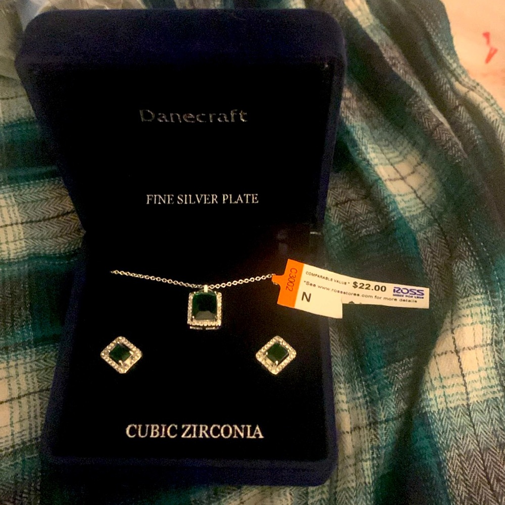 Earrings and necklaces set